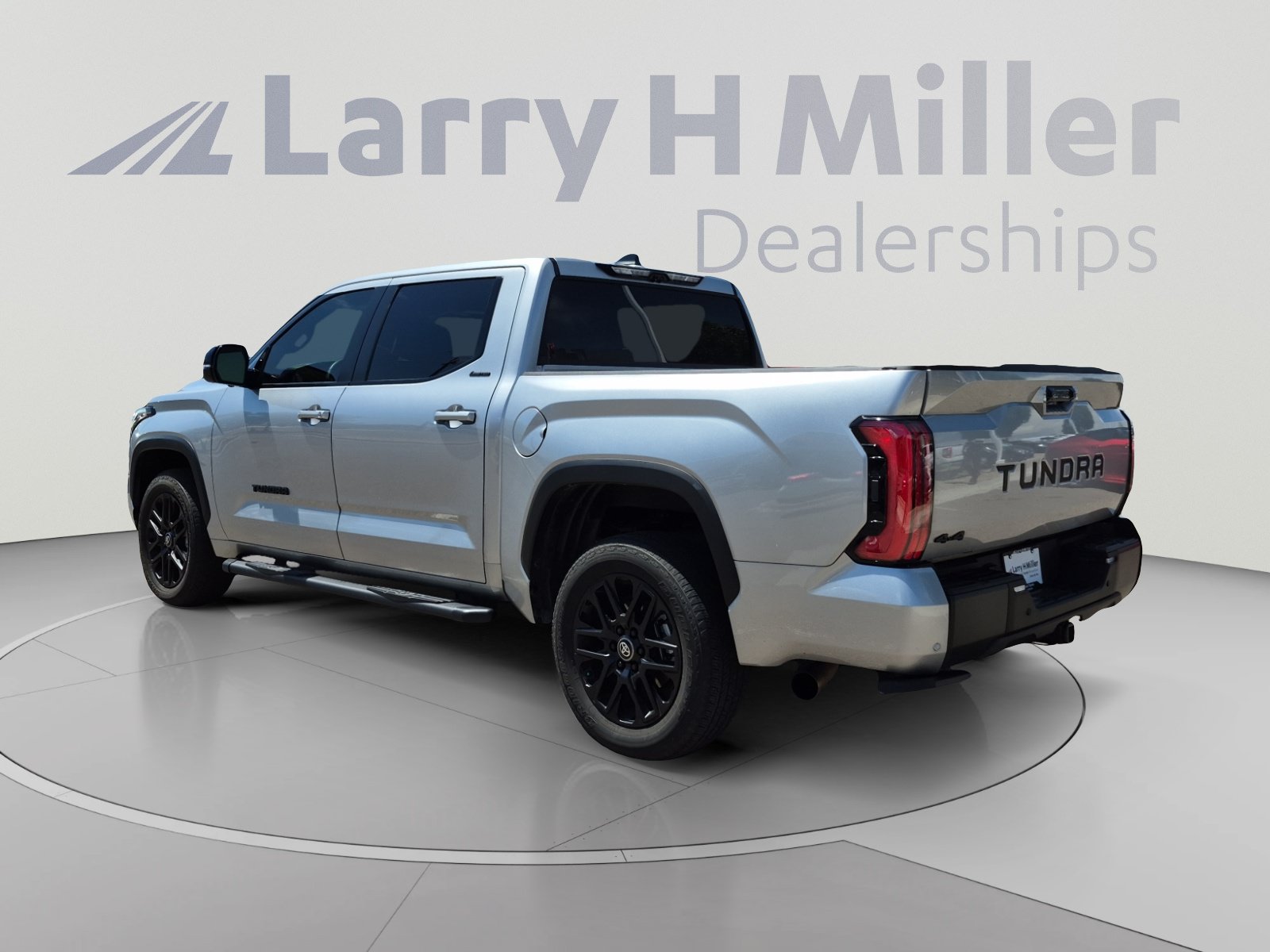 Used 2025 Toyota Tundra Limited AWD/4WD image 3