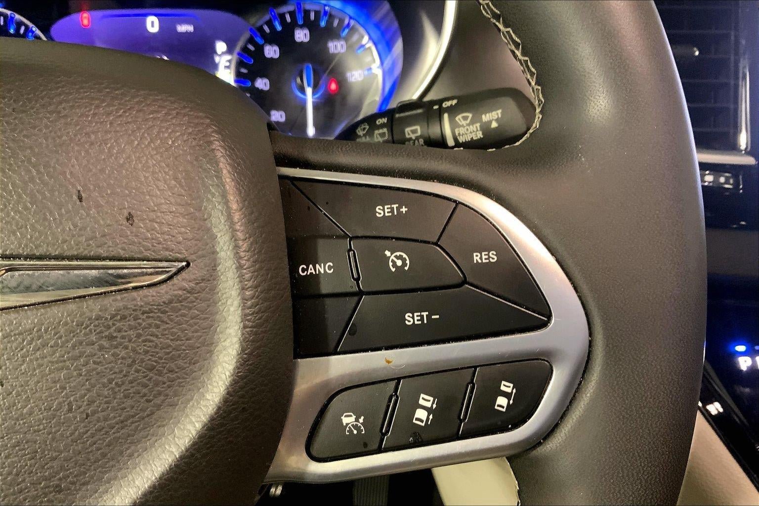 Used 2024 Chrysler Pacifica Touring-L FWD image 19