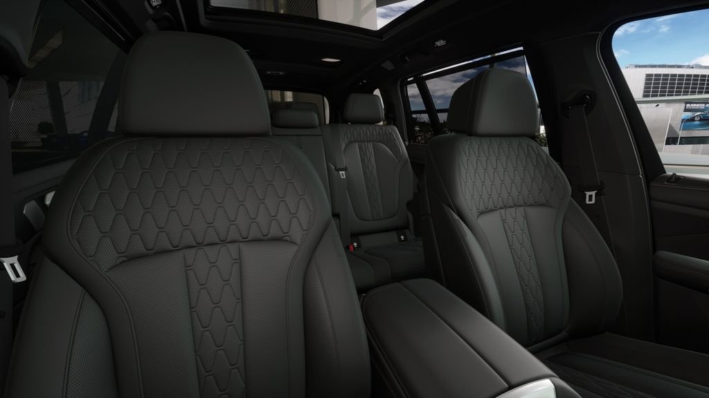New 2026 BMW X7 M60i image 11