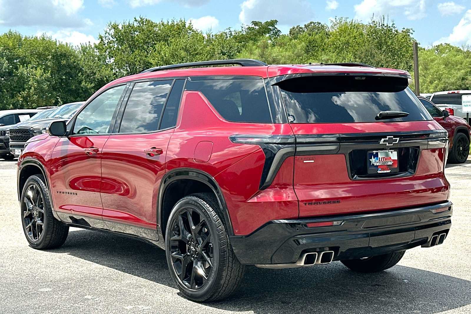 Used 2025 Chevrolet Traverse RS FWD image 13