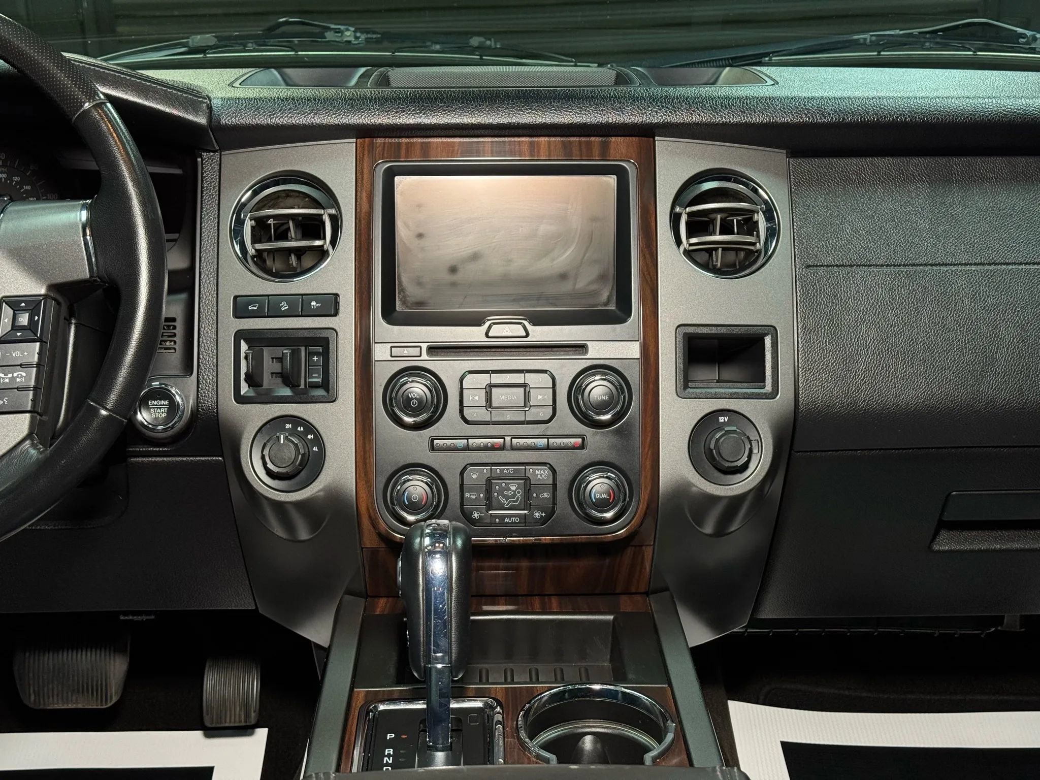 Used 2015 Ford Expedition EL Platinum image 31