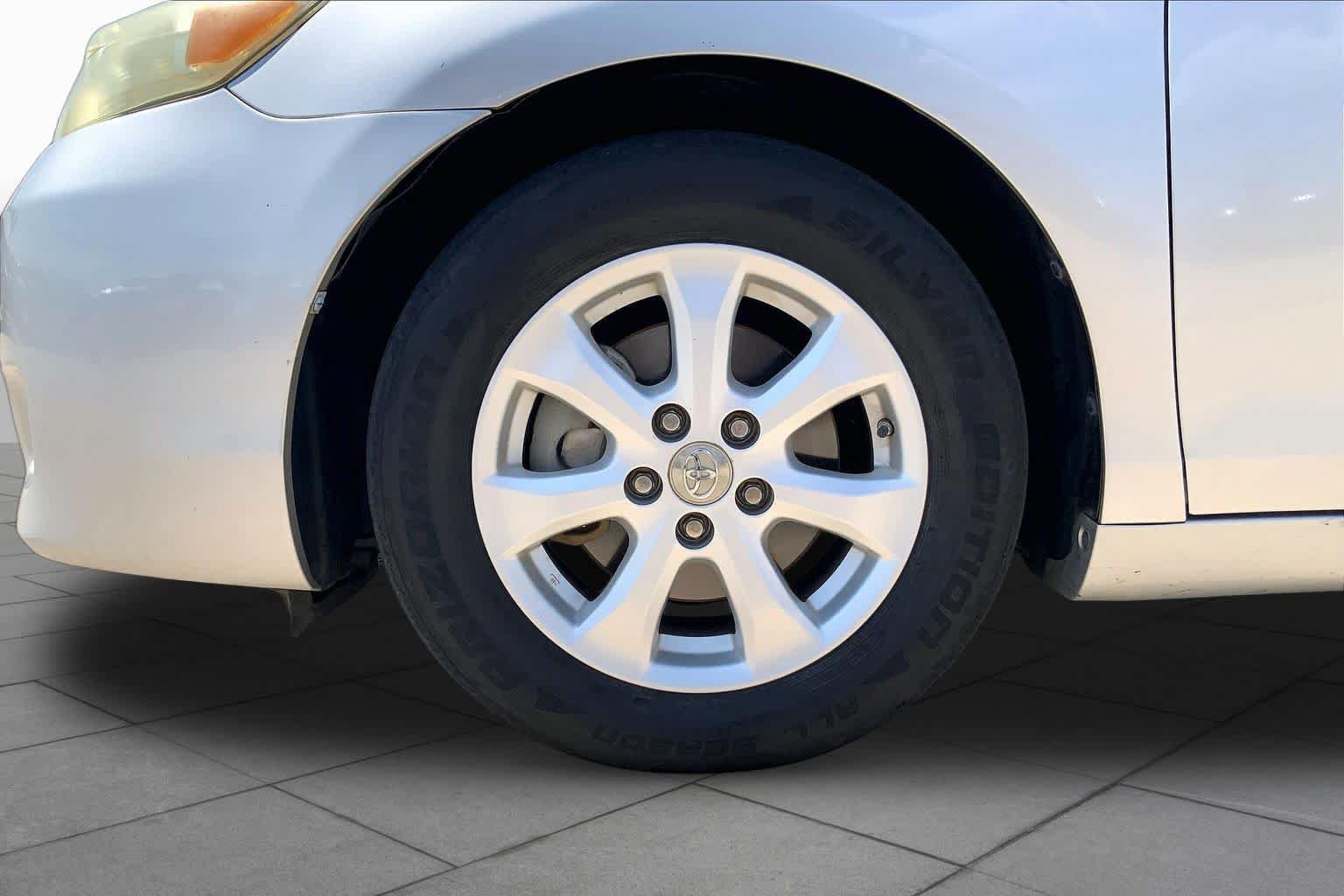 Used 2011 Toyota Camry LE w/ LE Extra-Value Pkg FWD image 10