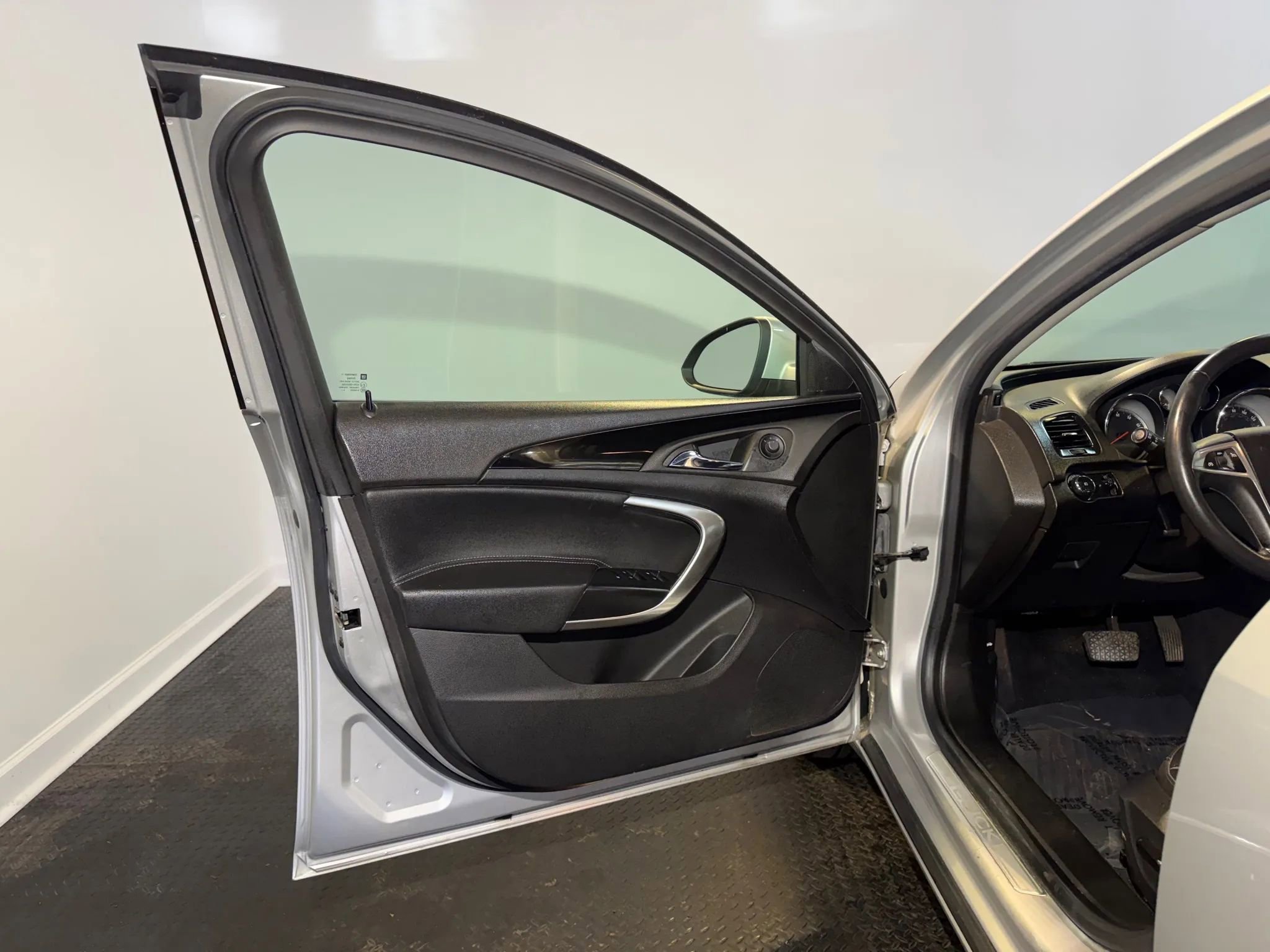Used 2011 Buick Regal CXL image 7