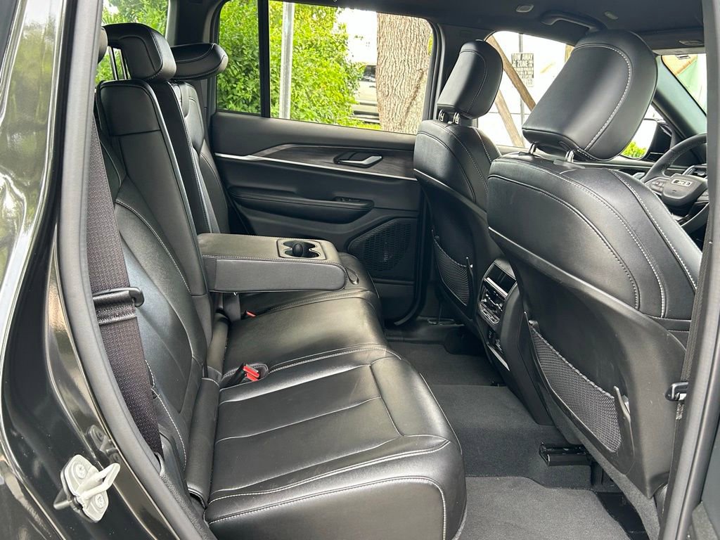 Certified 2024 Jeep Grand Cherokee Limited w/ Black Appearance Package image 40