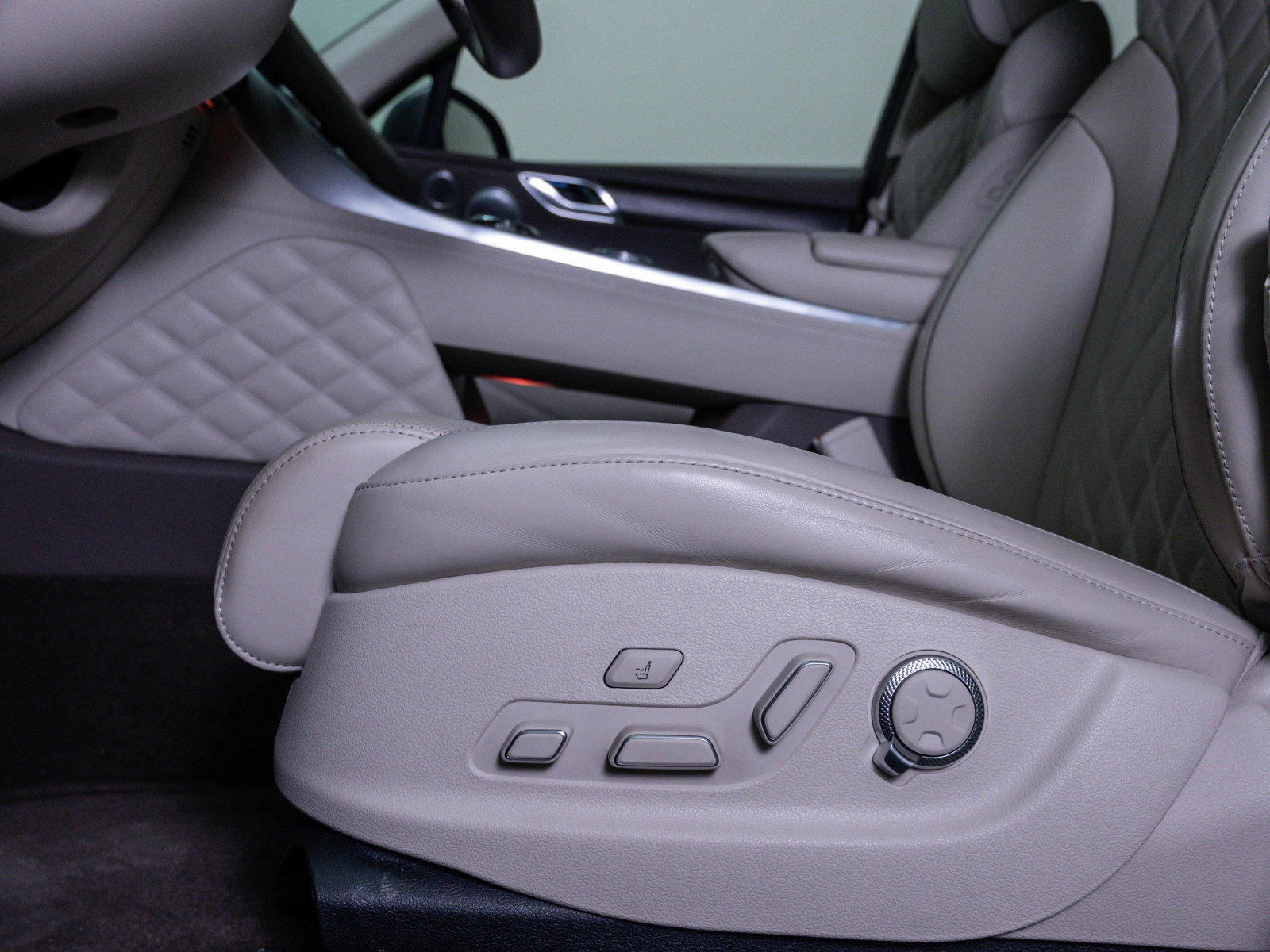 Used 2023 Genesis GV80 3.5T w/ Prestige Matte Package image 19