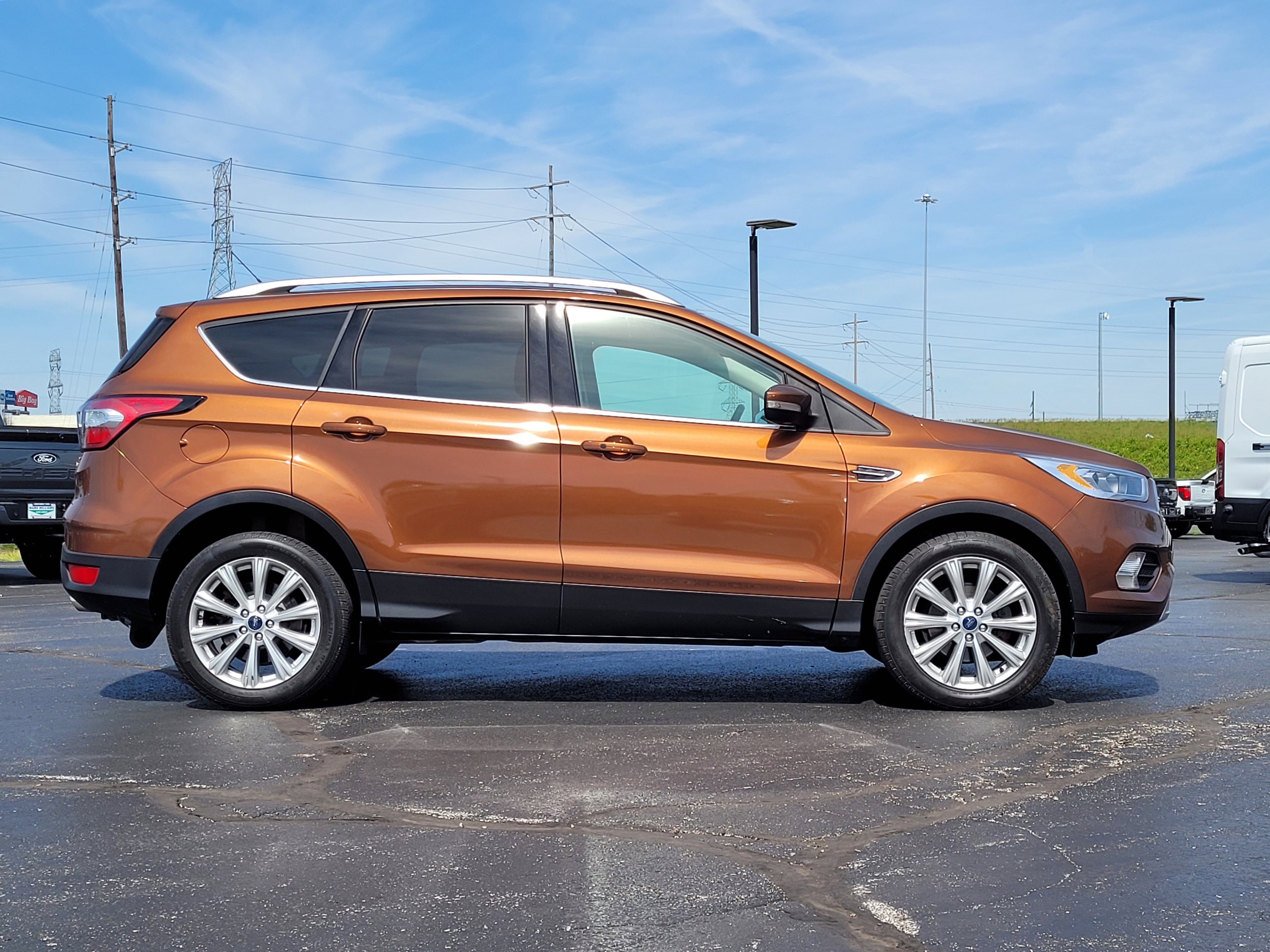 Used 2017 Ford Escape Titanium image 2