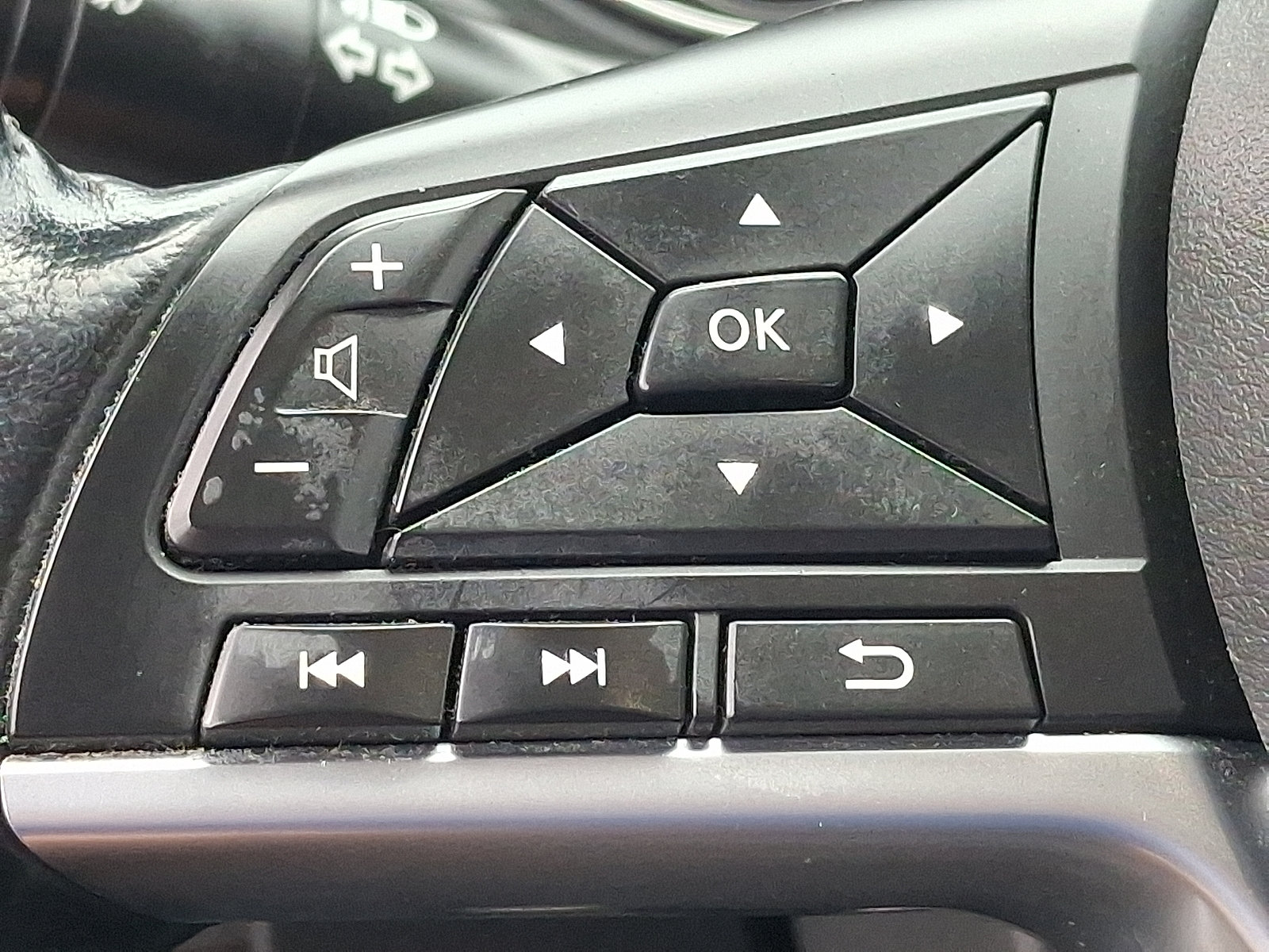 Used 2022 Nissan Rogue Sport SV AWD/4WD image 21