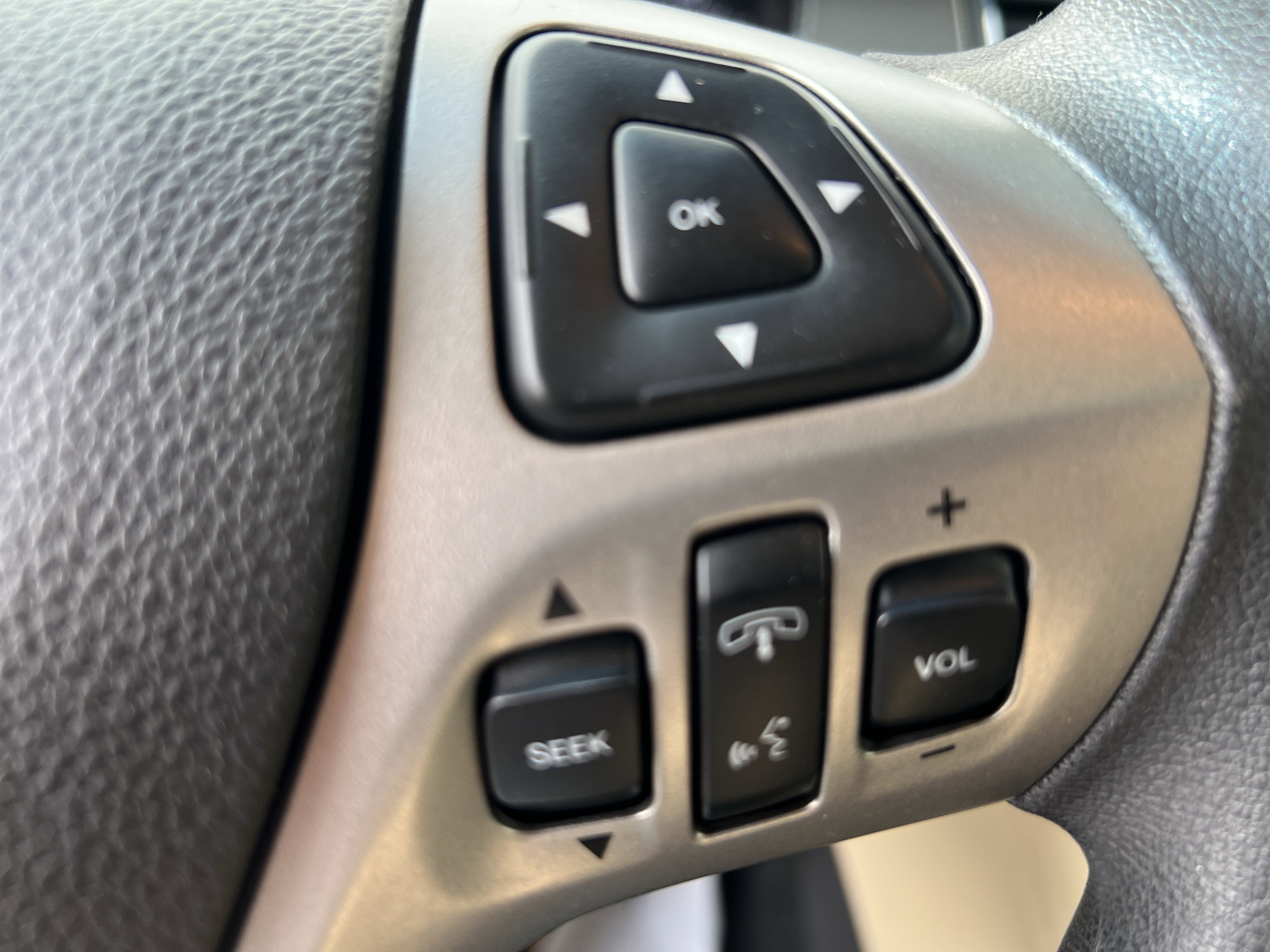 Used 2017 Ford Taurus SE FWD image 19