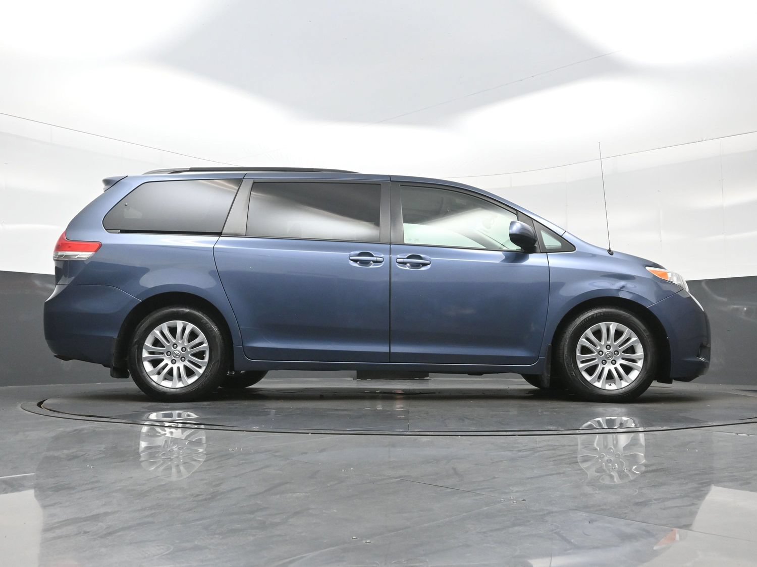 Used 2014 Toyota Sienna XLE FWD image 29