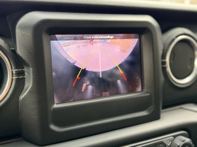 Used 2018 Jeep Wrangler Unlimited Sahara image 13