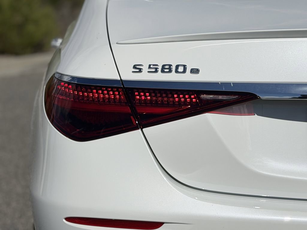 New 2026 Mercedes-Benz S 580e 4MATIC Sedan image 10