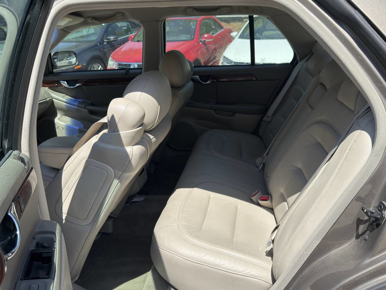 Used 2003 Cadillac De Ville w/ Comfort & Convenience Package FWD image 25