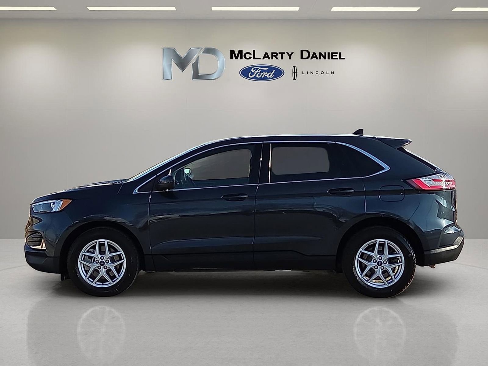 Certified 2022 Ford Edge SEL w/ Convenience Package image 3