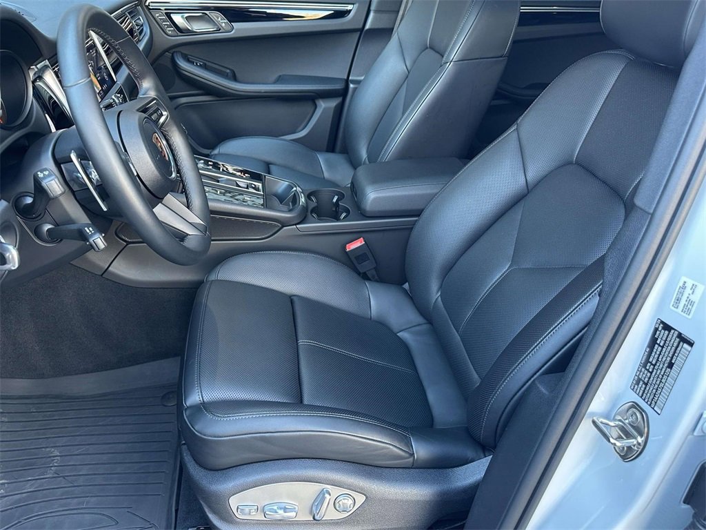 Used 2025 Porsche Macan image 5