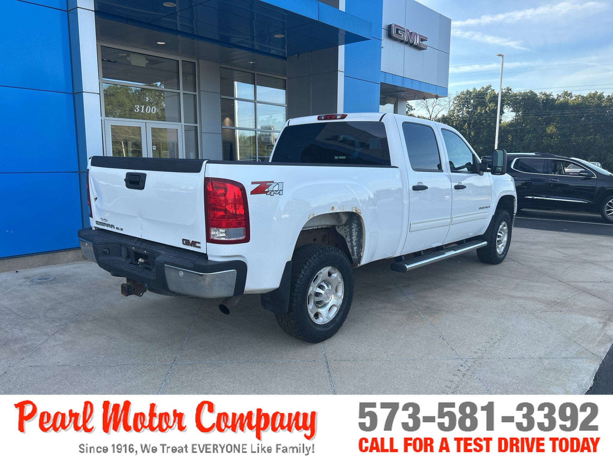 Used 2009 GMC Sierra 2500 SLE w/ Convenience Package AWD/4WD image 4