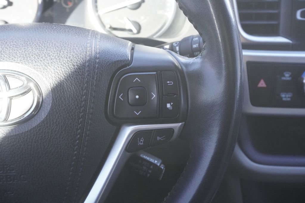 Used 2018 Toyota Highlander XLE image 13