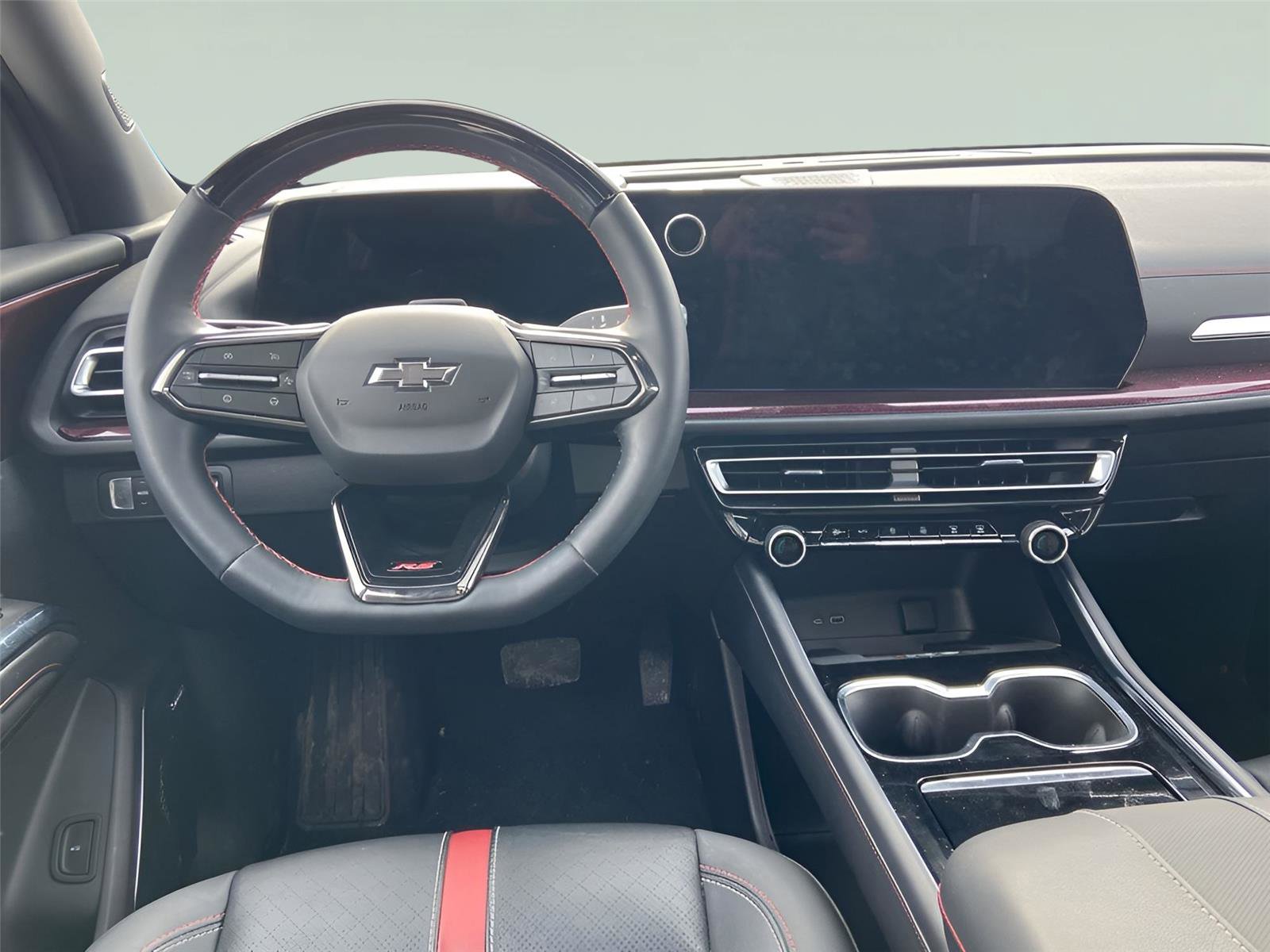 Used 2025 Chevrolet Traverse RS image 17