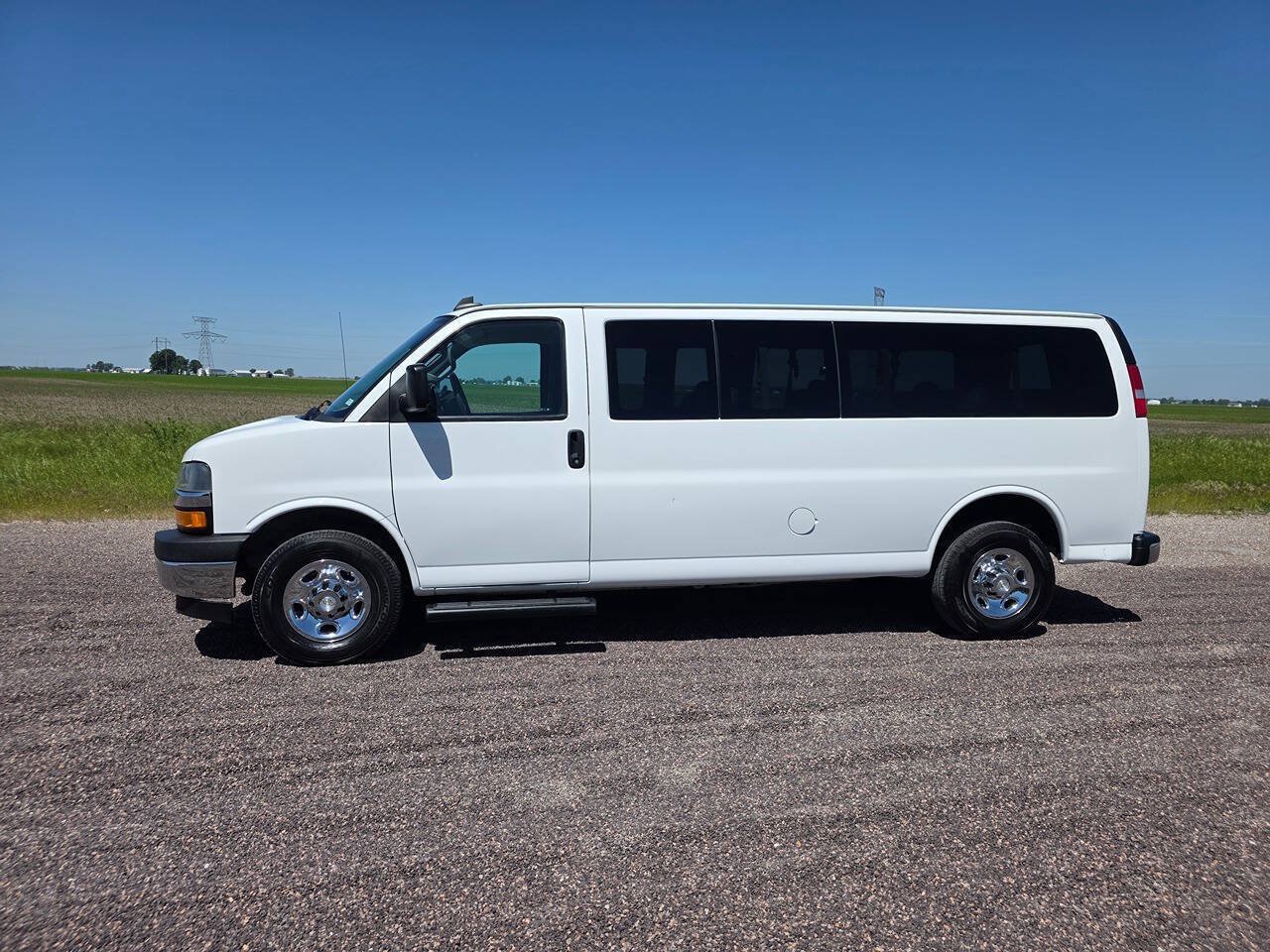 Used 2020 Chevrolet Express 3500 LT w/ LT Preferred Equipment Group RWD image 2