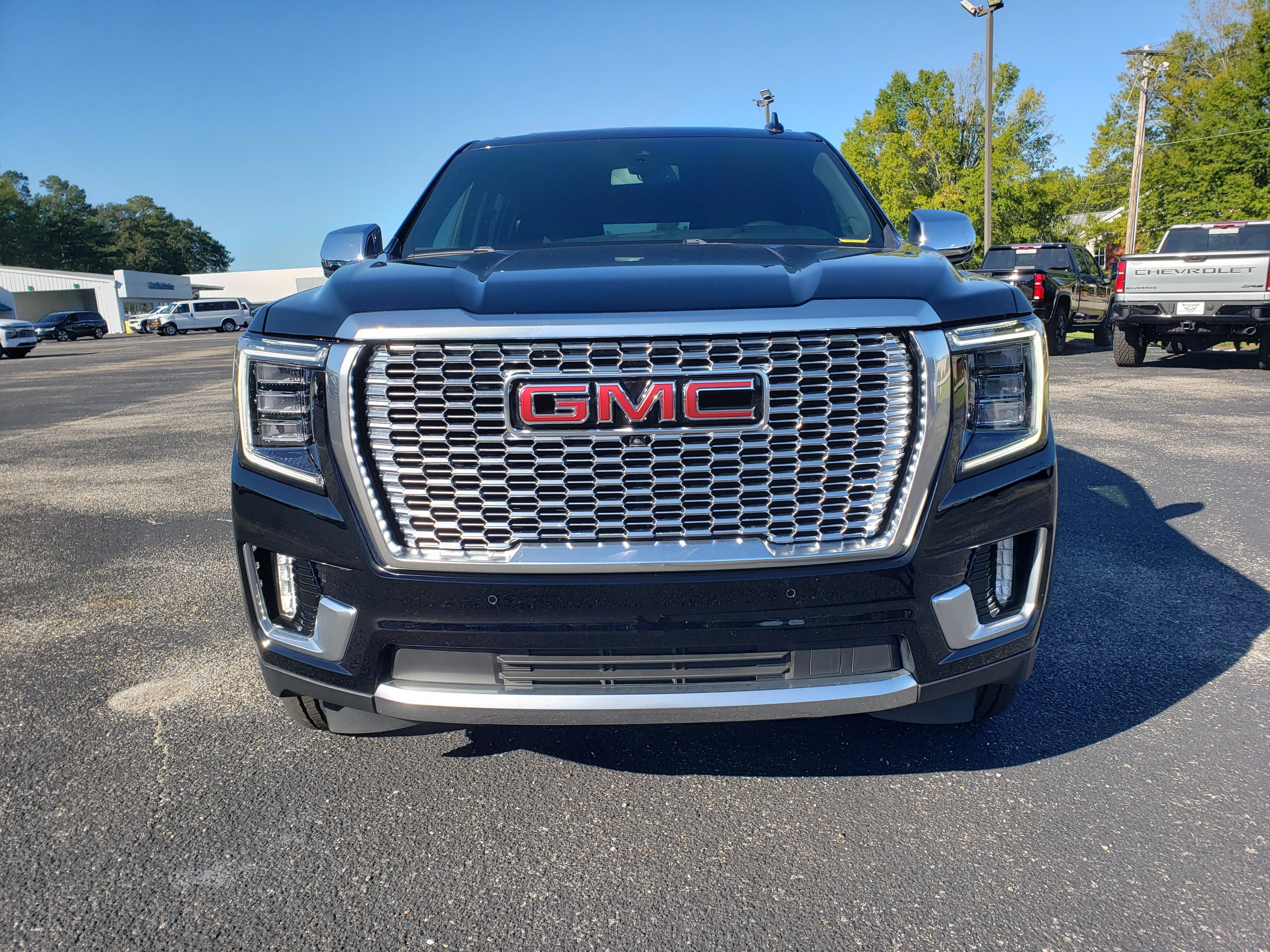 Used 2021 GMC Yukon XL Denali AWD/4WD image 7