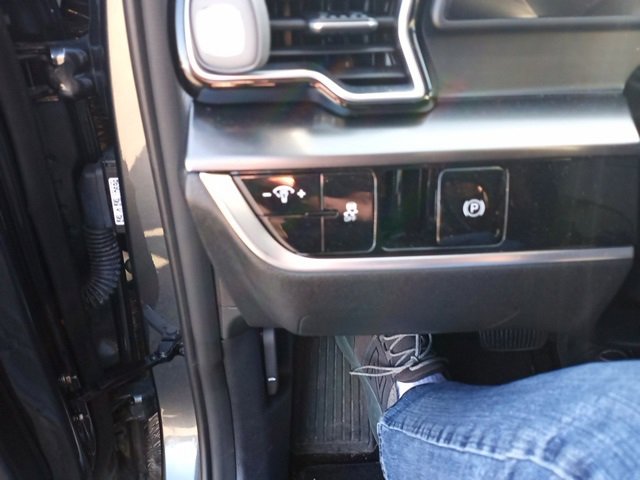 Used 2025 Kia Sportage EX image 23