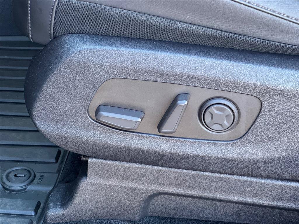 Certified 2025 Kia Carnival EX FWD image 16