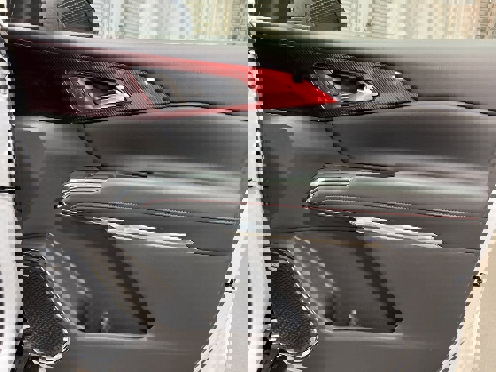 New 2026 Chevrolet Traverse RS w/ LPO, Floor Liner Package image 9