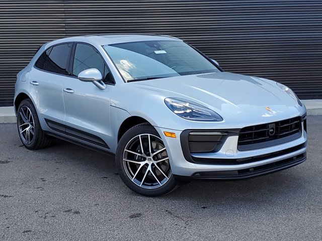 Used 2025 Porsche Macan image 9