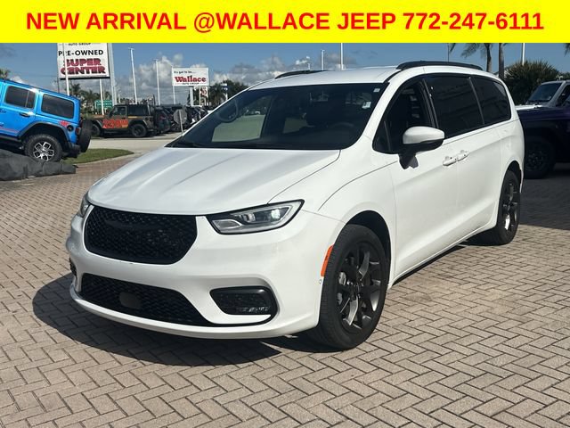 Used 2023 Chrysler Pacifica Touring-L w/ S Appearance Package AWD/4WD image 2
