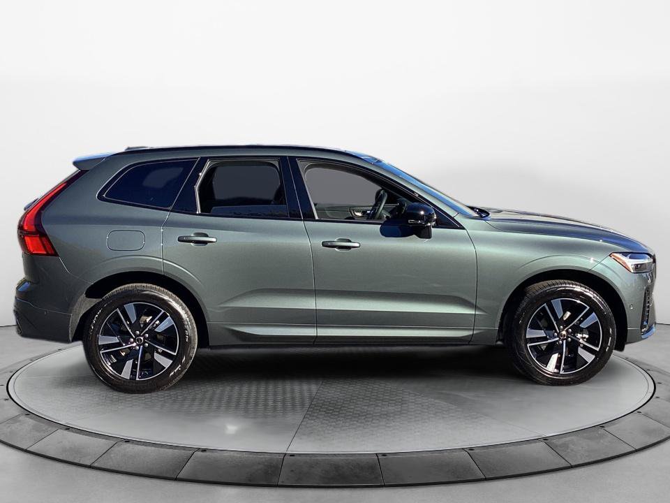 New 2027 Volvo XC60 B5 Plus AWD/4WD image 8