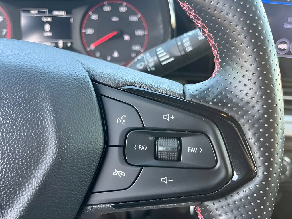 Used 2024 Chevrolet Trax RS FWD image 18