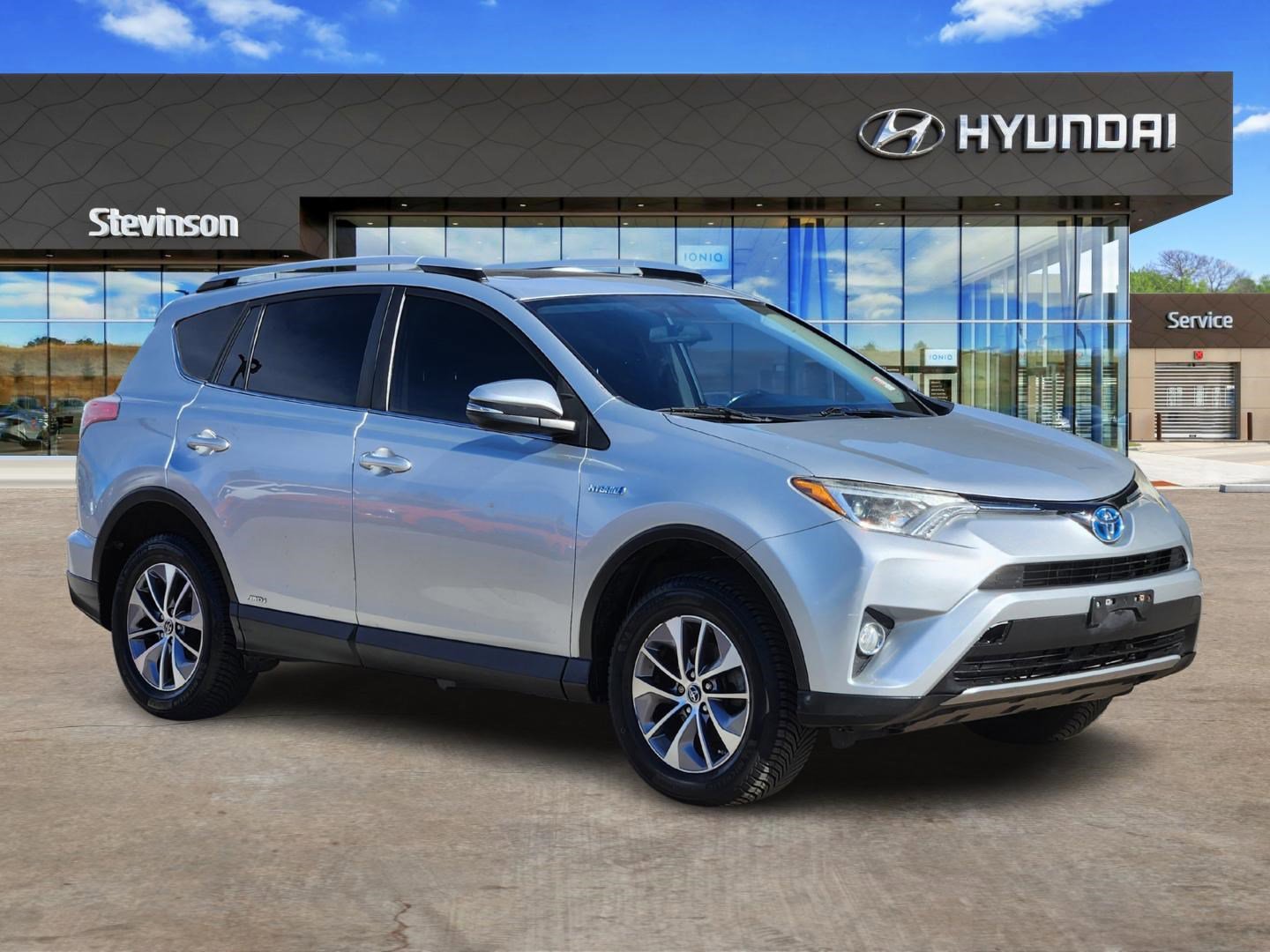 Used 2016 Toyota RAV4 XLE image 5