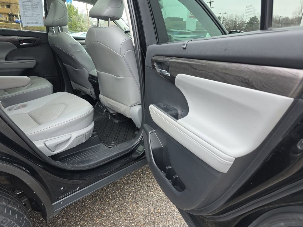 Used 2021 Toyota Highlander Platinum image 8