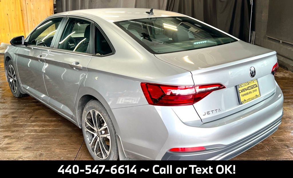Used 2023 Volkswagen Jetta Sport image 3