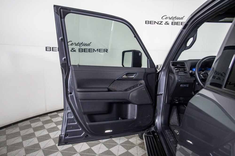 Used 2024 Lexus GX 550 550 Luxury w/ Cold Area Package image 16