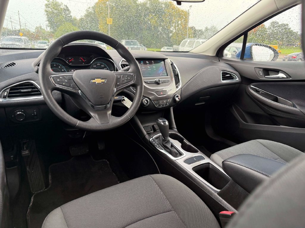 Used 2017 Chevrolet Cruze LT FWD image 8