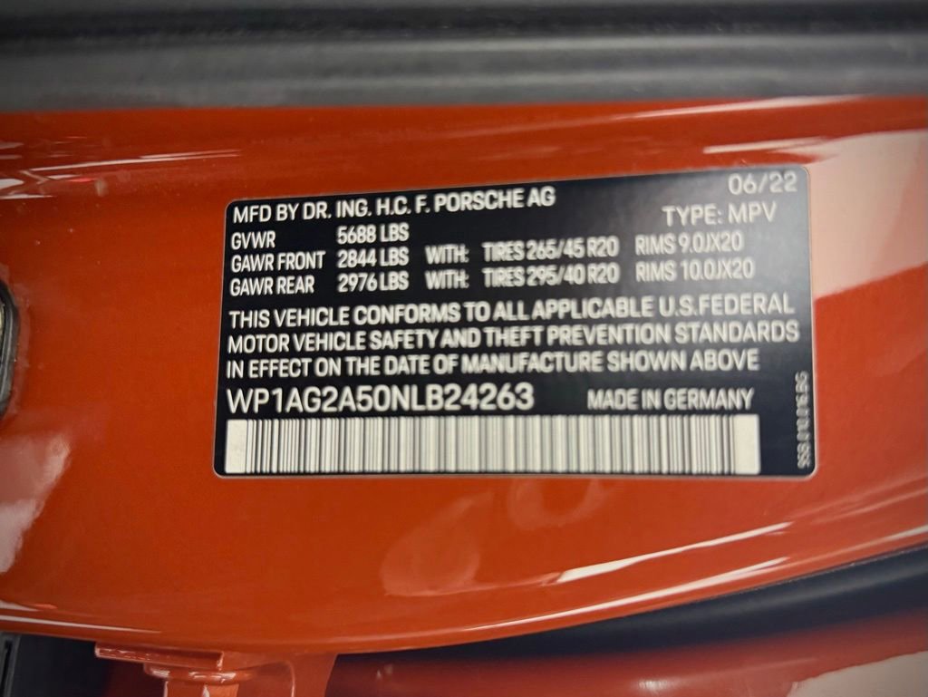 Certified 2022 Porsche Macan S AWD/4WD image 32