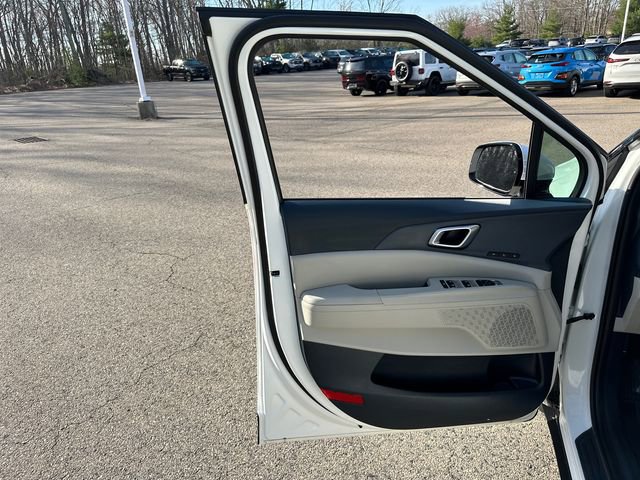Used 2026 Kia Carnival EX FWD image 30