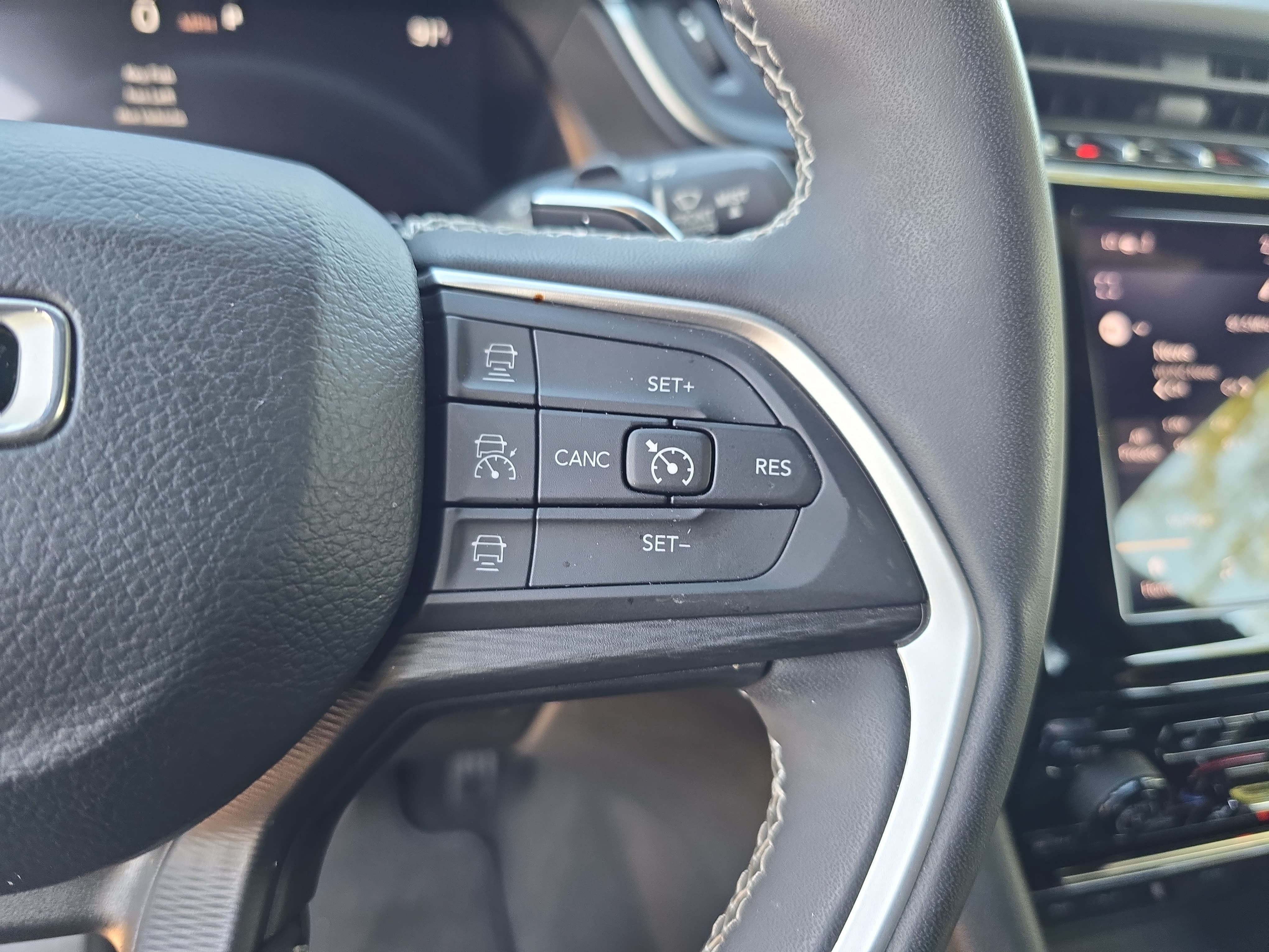 Used 2023 Jeep Grand Cherokee L Laredo AWD/4WD image 19