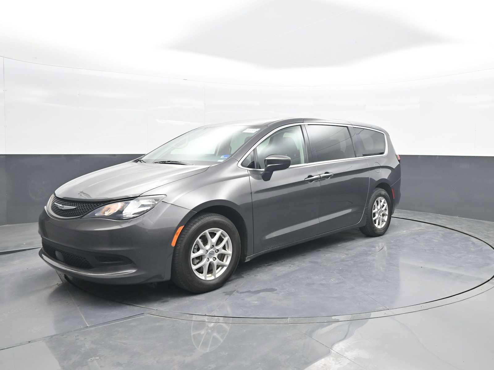 Used 2023 Chrysler Voyager LX FWD image 4