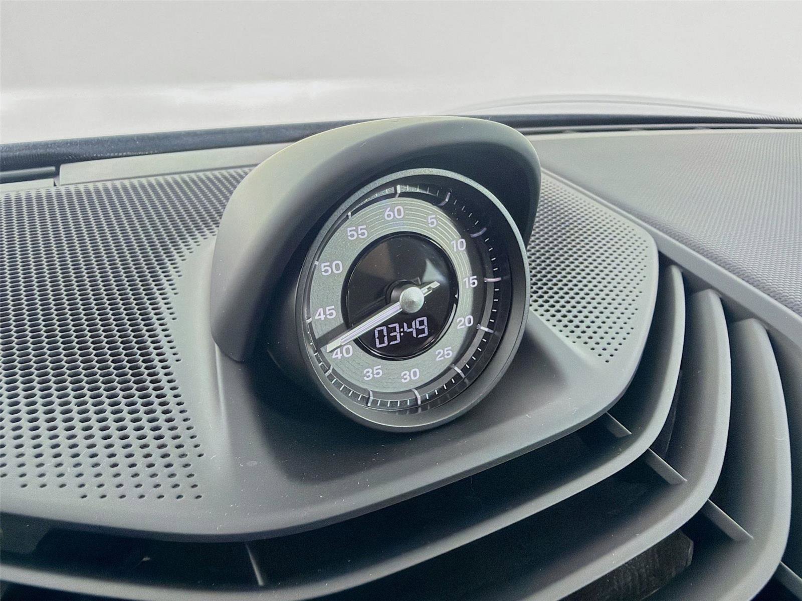 Certified 2025 Porsche Taycan image 17