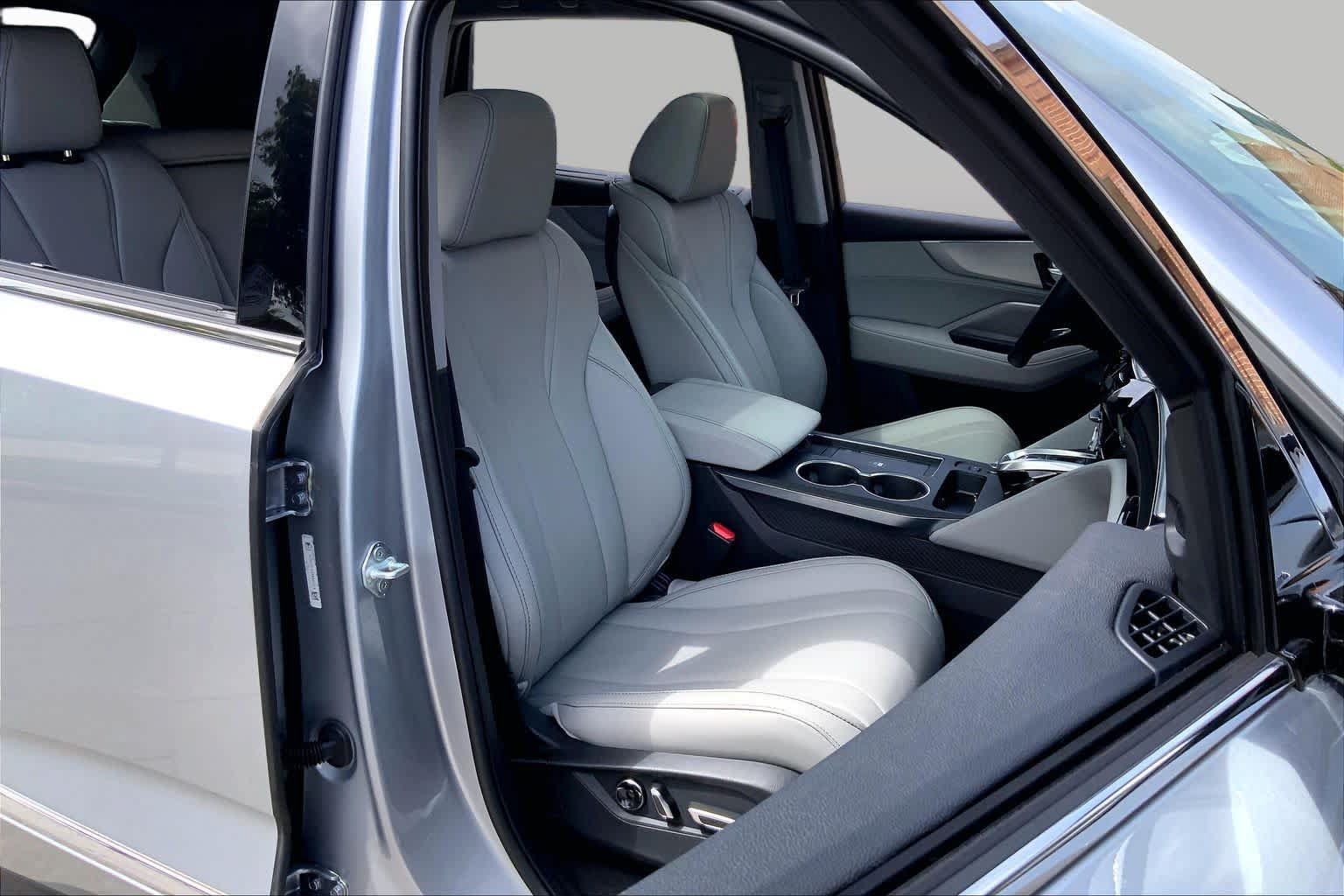 Used 2026 Acura MDX w/ Technology Package FWD image 9