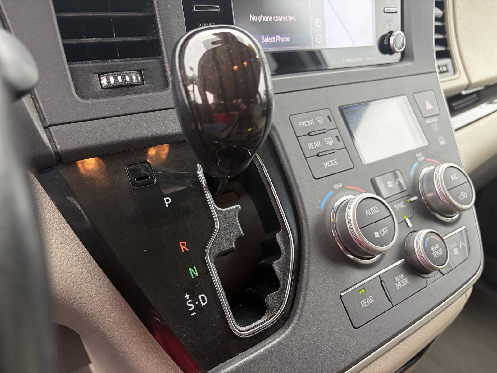 Used 2020 Toyota Sienna XLE w/ XLE Navigation Package AWD/4WD image 21