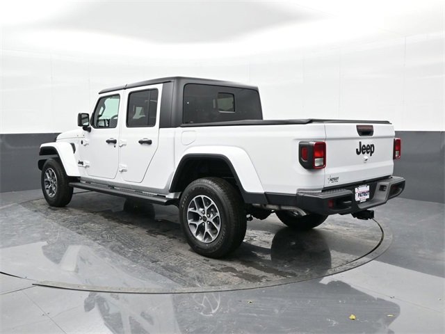 Used 2024 Jeep Gladiator Sport image 2