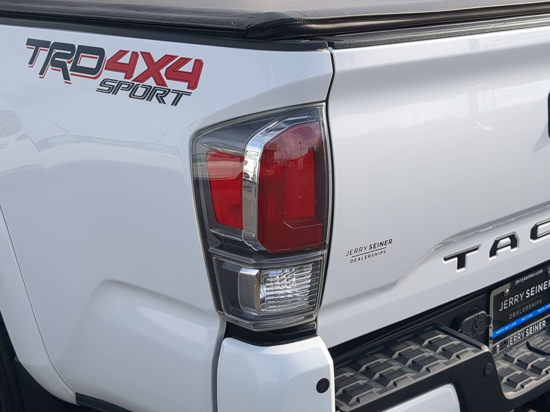 Used 2022 Toyota Tacoma TRD Sport image 12