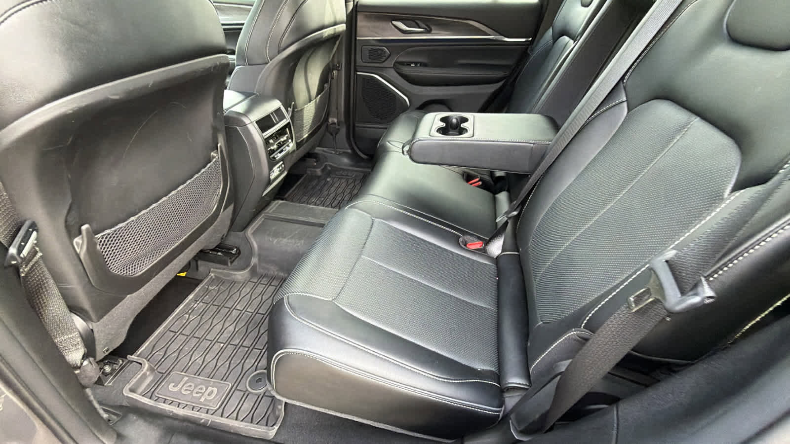 Used 2024 Jeep Grand Cherokee Overland w/ Trailer Tow Package image 17