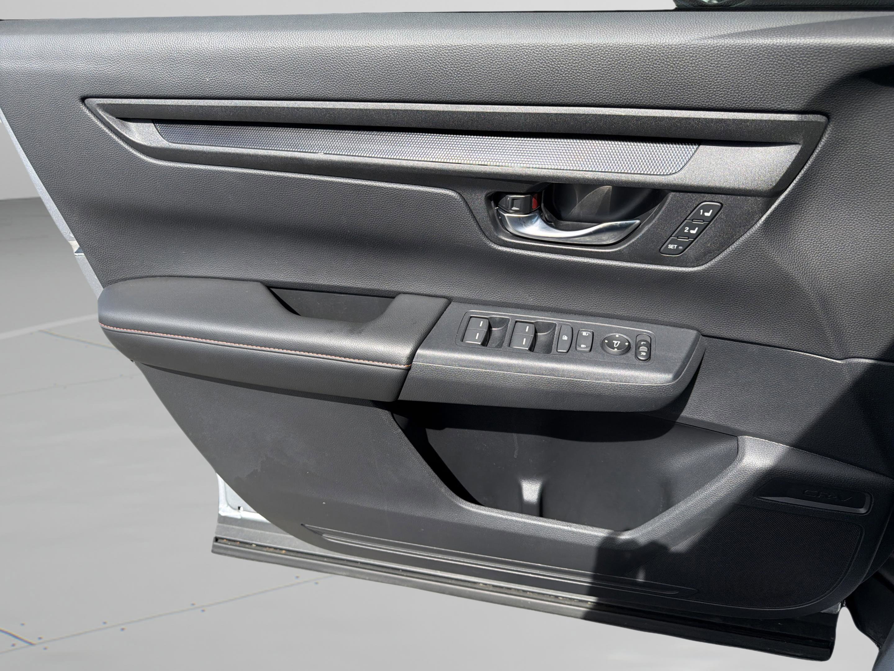 Certified 2025 Honda CR-V Sport-L image 24