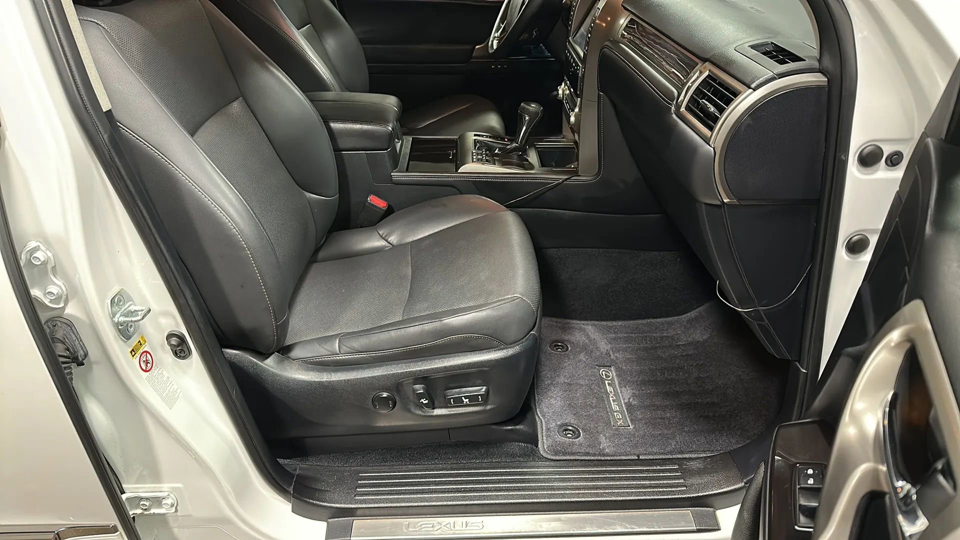 Used 2014 Lexus GX 460 image 19