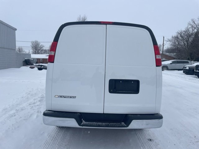Used 2023 Chevrolet Express 3500 Work Van w/ Driver Convenience Package image 9