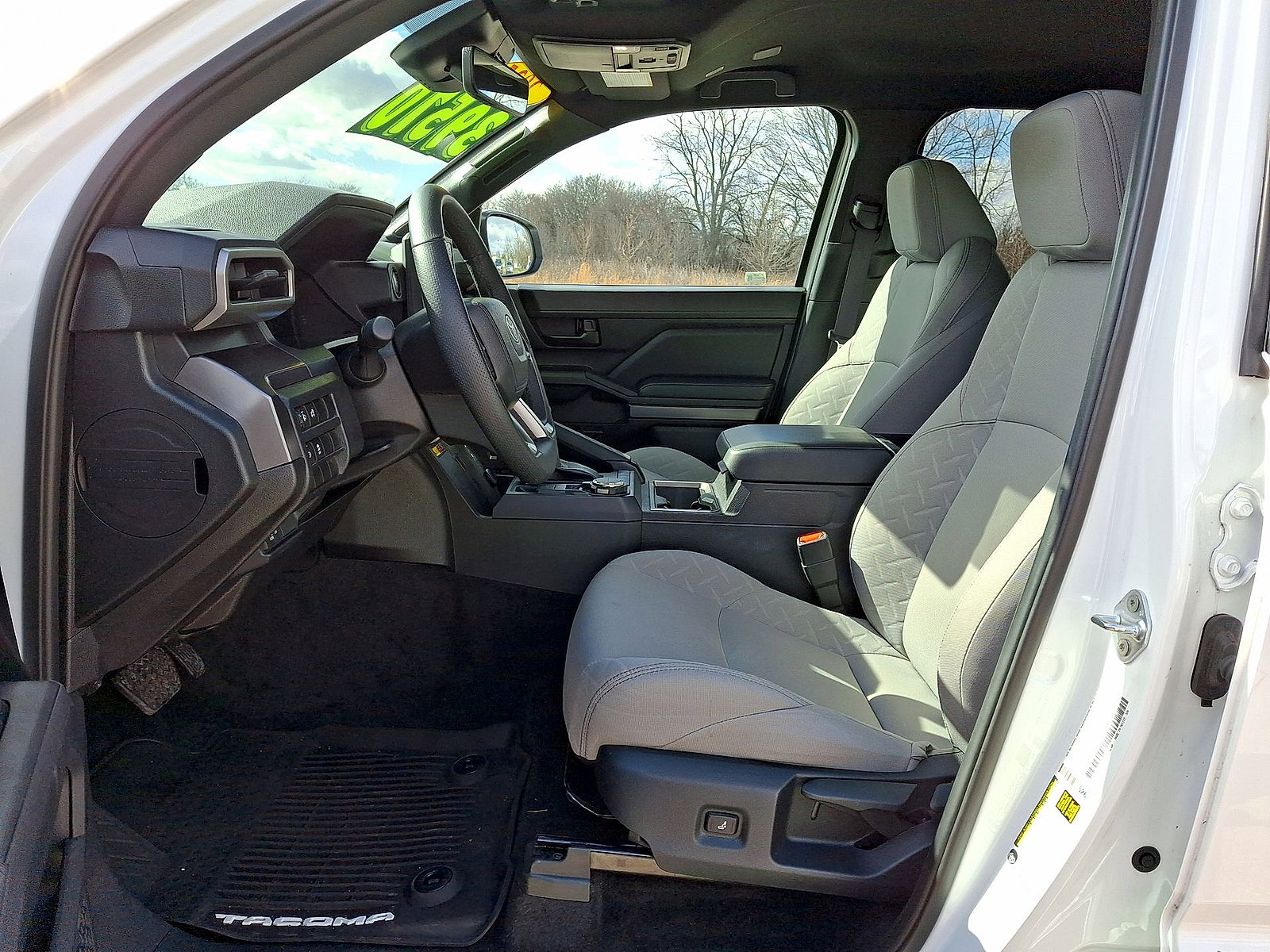 Used 2025 Toyota Tacoma SR5 w/ SR5 Upgrade Package AWD/4WD image 11