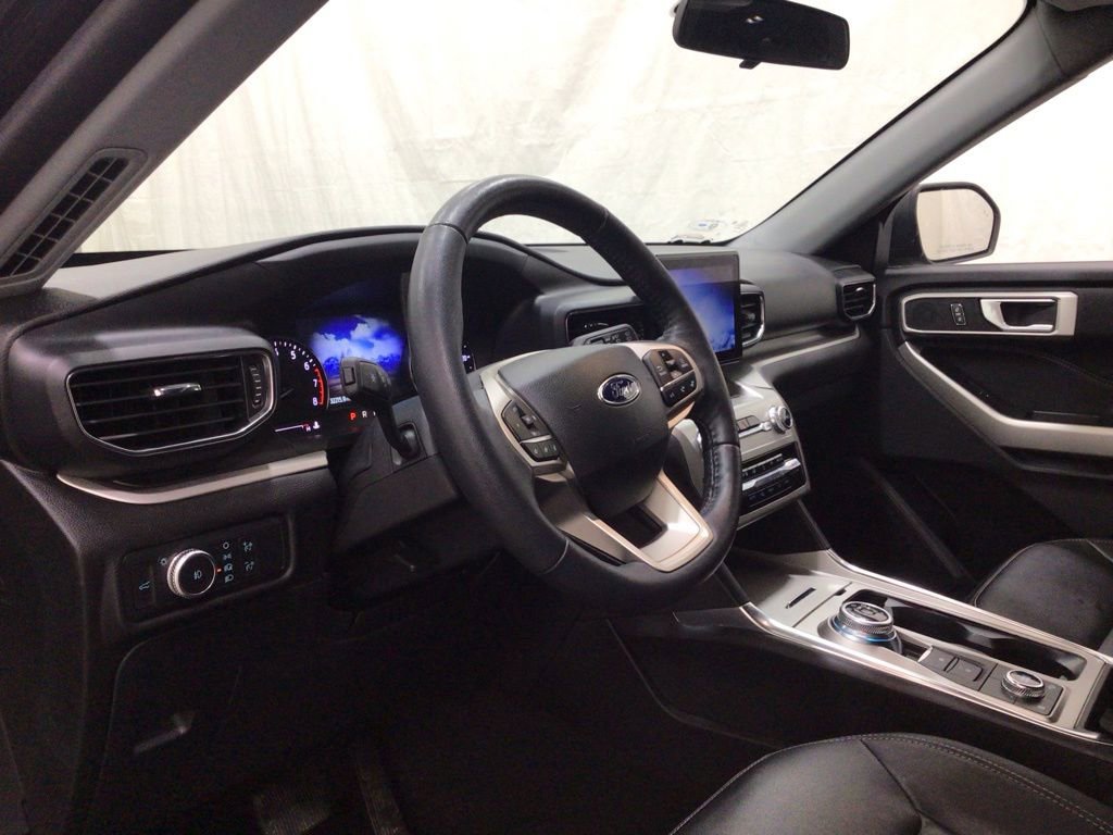 Used 2022 Ford Explorer XLT w/ Equipment Group 202A image 11